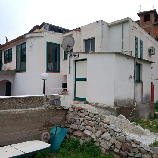 Casa con 5 locali in vendita in Reggio Calabria