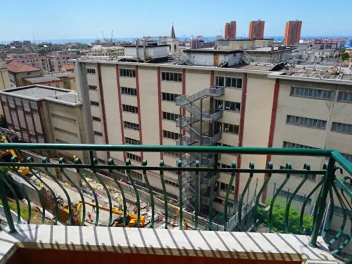 Appartamento trilocale in vendita in Via dei Landi, Genova