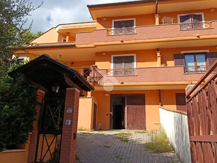 Casa con 5 locali in vendita in Via Aldo Moro, Alatri