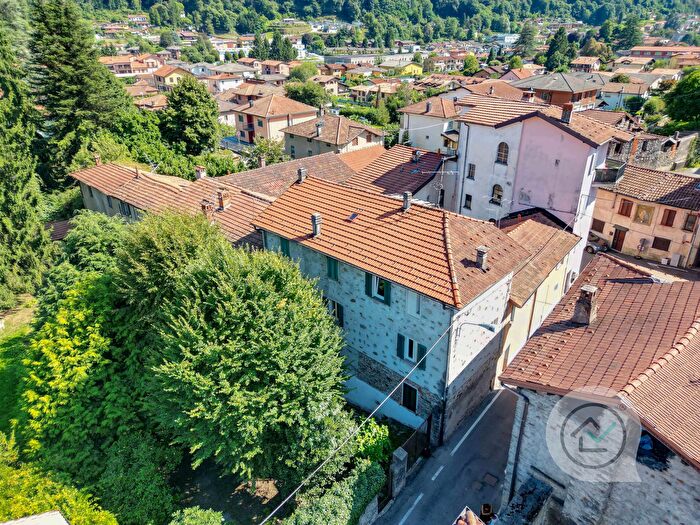 Appartamento trilocale in vendita in Via Dante Alighieri, Marchirolo