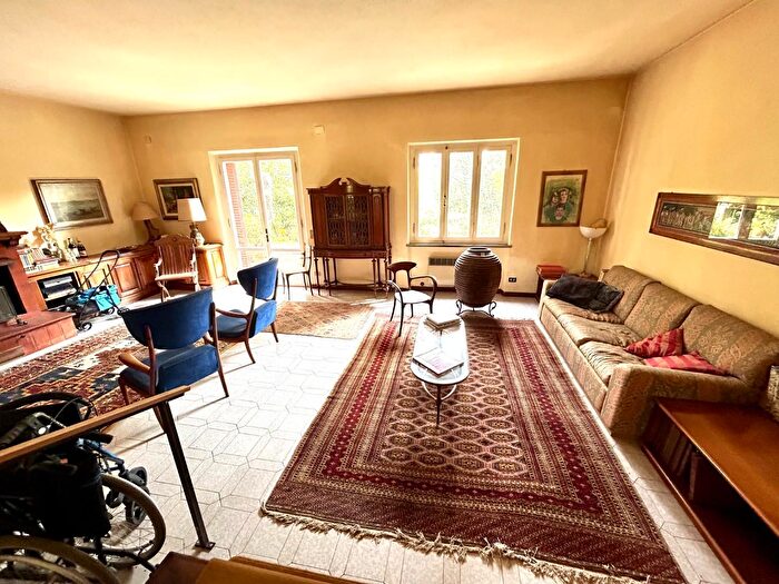 Casa con 10 locali in vendita in Vicopisano