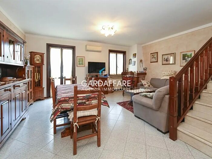 Casa con 5 locali in vendita in Desenzano Del Garda