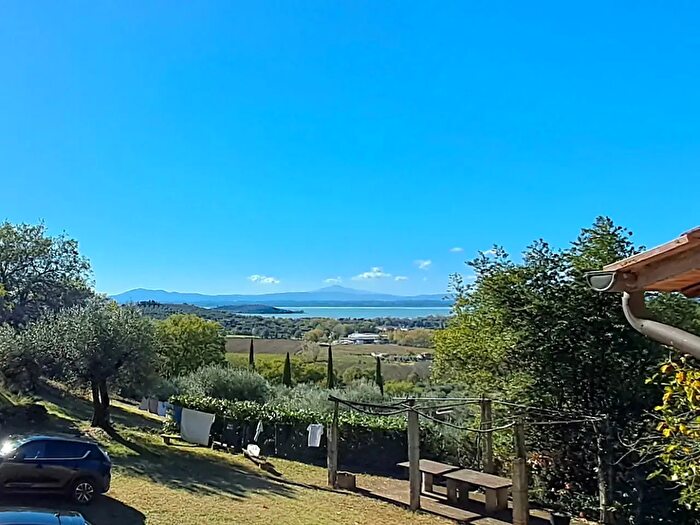 Casa con 5 locali in vendita in Passignano Sul Trasimeno