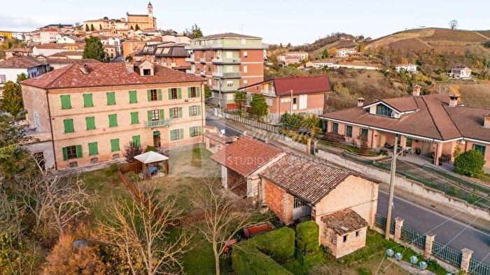 Casa con 11 locali in vendita in Via Duca dAosta, Castelnuovo Calcea