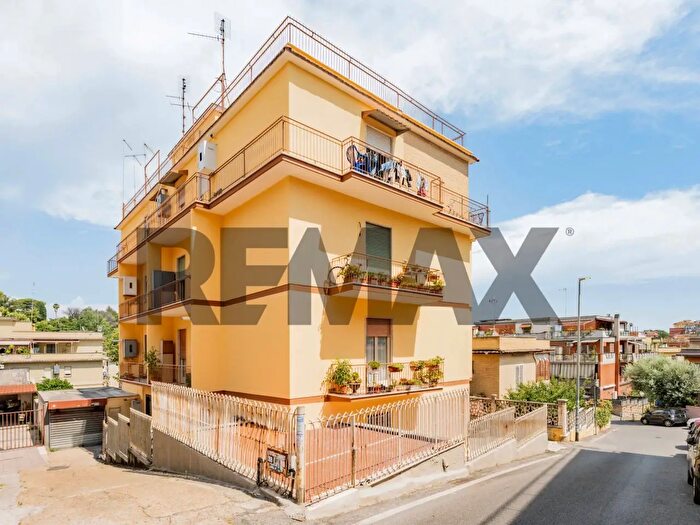 Appartamento trilocale in vendita in Via di Vigna Consorti, Roma