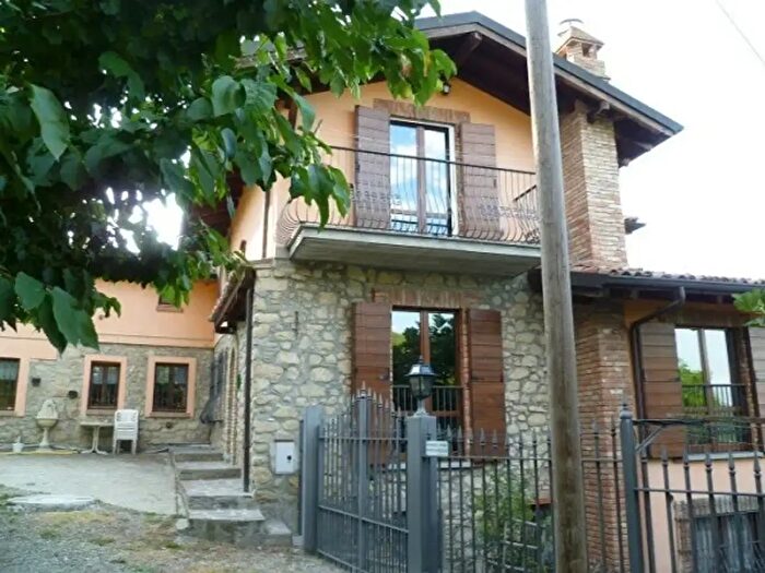 Casa con 6 locali in vendita in Godiasco Salice Terme
