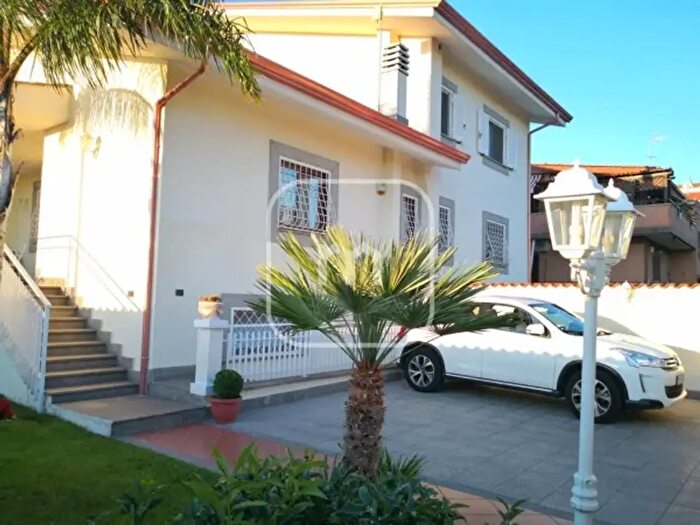 Casa trilocale in vendita in Via Avola, Roma