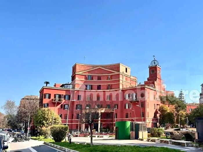 Appartamento trilocale in vendita in Piazza Giovanni da Luca, Roma