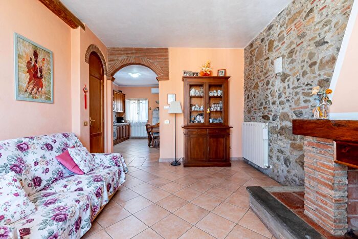 Appartamento con 7 locali in vendita in Via della Billona S, Lucca