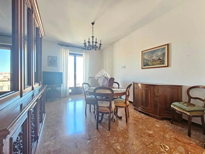 Appartamento con 5 locali in vendita in Via Valle San Giovanni, Nizza Monferrato