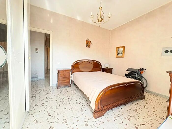 Appartamento trilocale in vendita in Via Castiglione dOrcia, Roma