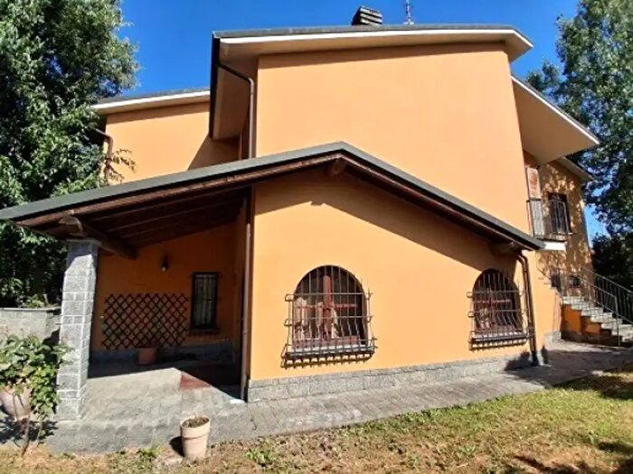 Casa con 6 locali in vendita in Via Giacomo Leopardi, Voghera