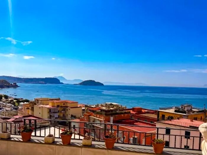 Appartamento quadrilocale in vendita in Pozzuoli