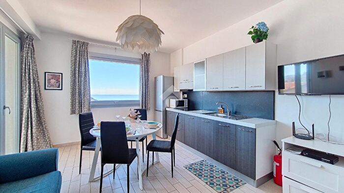 Appartamento trilocale in vendita in Via Nazionale, Castelsardo