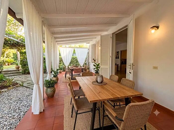 Casa con 6 locali in vendita in Via Viner, Forte Dei Marmi