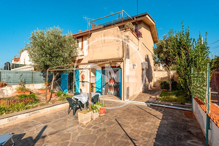 Appartamento trilocale in vendita in Via Oliena, Ardea