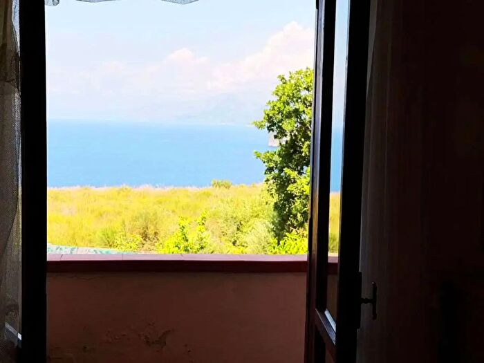 Appartamento quadrilocale in vendita in Via Principe Lanza di Trabia, San Nicola Arcella