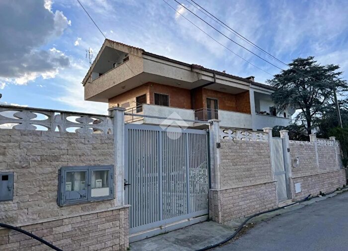 Casa con 7 locali in vendita in Villa Singola II Strada Detta della Marina, Bari