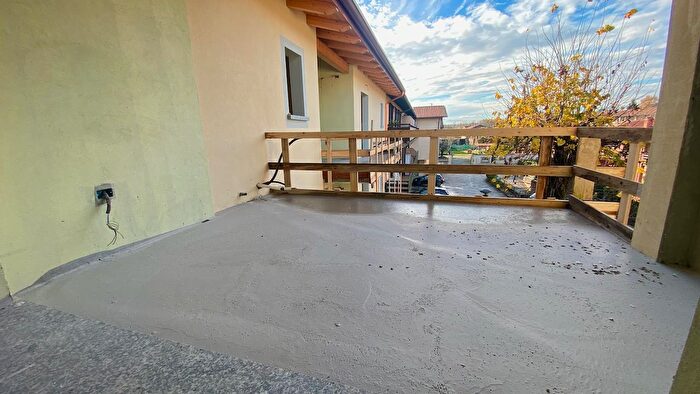 Appartamento trilocale in vendita in Via San Zenone, Mapello