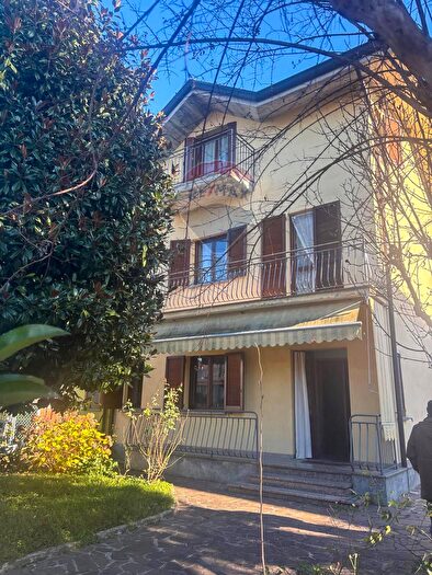 Casa con 5 locali in vendita in Via San Rocco, Levate