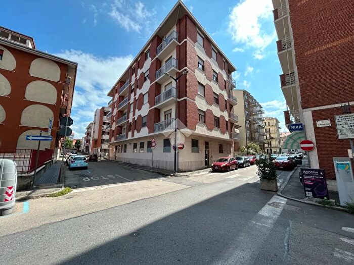 Appartamento trilocale in vendita in Via Cesare Ricciardi, Asti