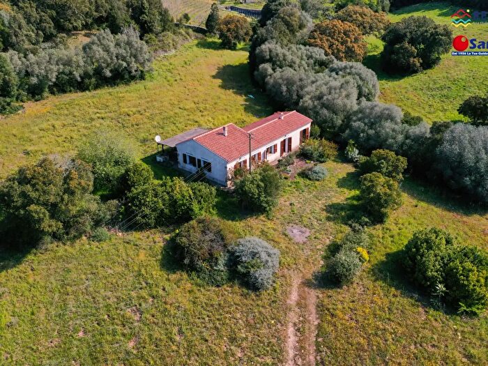 Casa con 5 locali in vendita in Aglientu