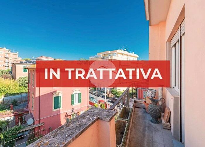 Appartamento trilocale in vendita in Via Angelo Fava, Roma