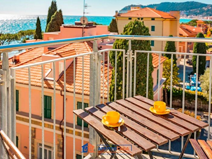 Appartamento quadrilocale in affitto in Via Amerigo Vespucci, Fenarina Via Neghelli Collina di Ponente, Alassio