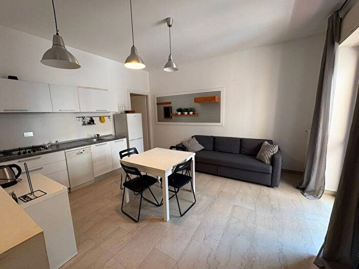 Appartamento trilocale in affitto in Via Col Moschin, Corso San Gottardo, Milano