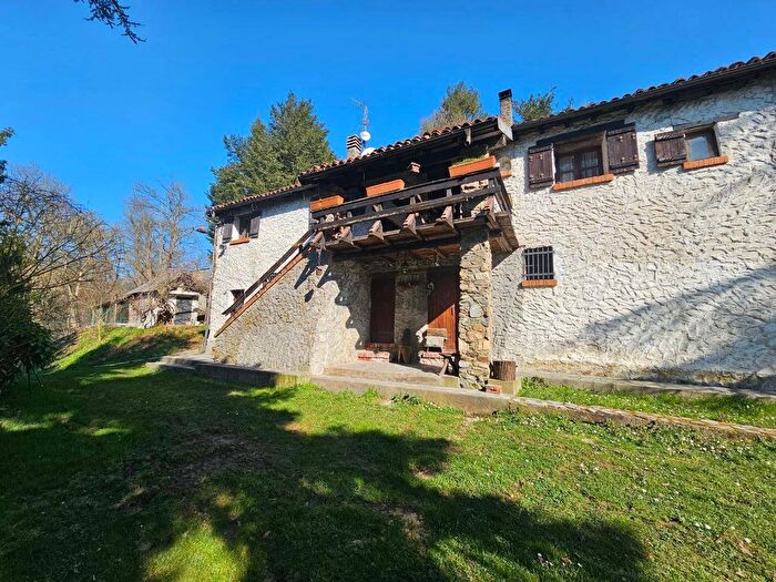 Casa con 10 locali in vendita in Via Paleologo, Altare