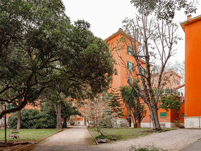 Appartamento trilocale in affitto in Via Rosa Raimondi Garibaldi, Garbatella, Roma