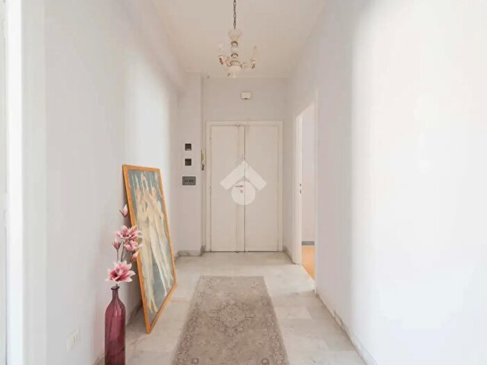 Appartamento trilocale in vendita in Via Valsassina, Roma