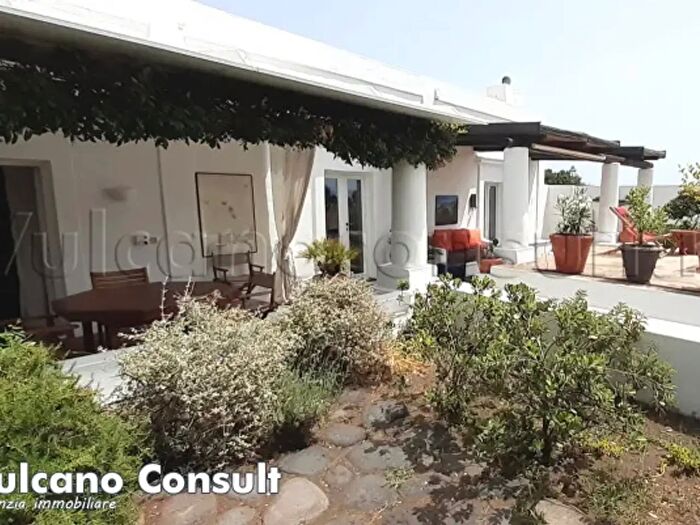 Casa quadrilocale in vendita in Via Vittorio Emanuele III, Lipari