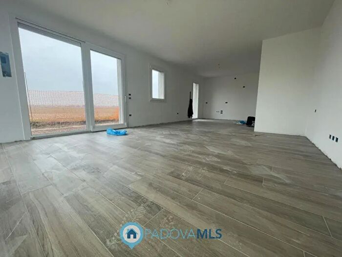 Casa quadrilocale in vendita in Via Vangadizza, Rubano