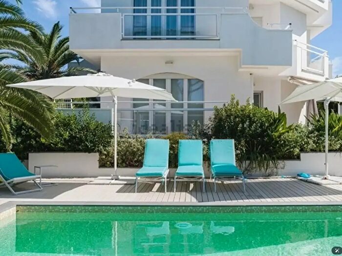 Casa con 6 locali in vendita in Montignoso