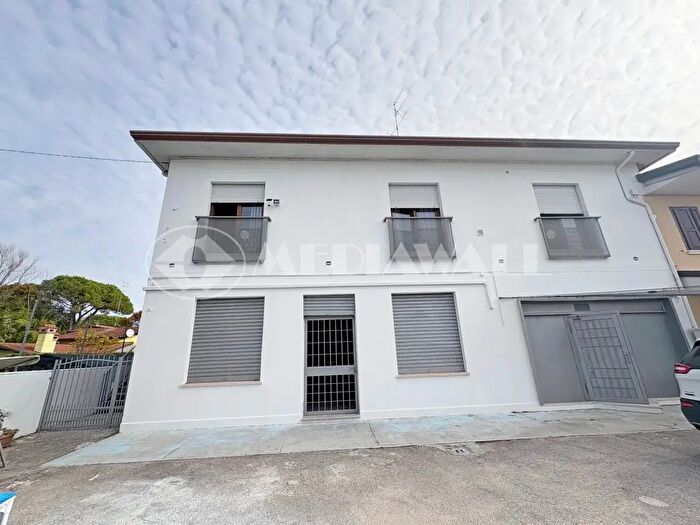 Appartamento con 7 locali in vendita in Via Muzzile, Porcia