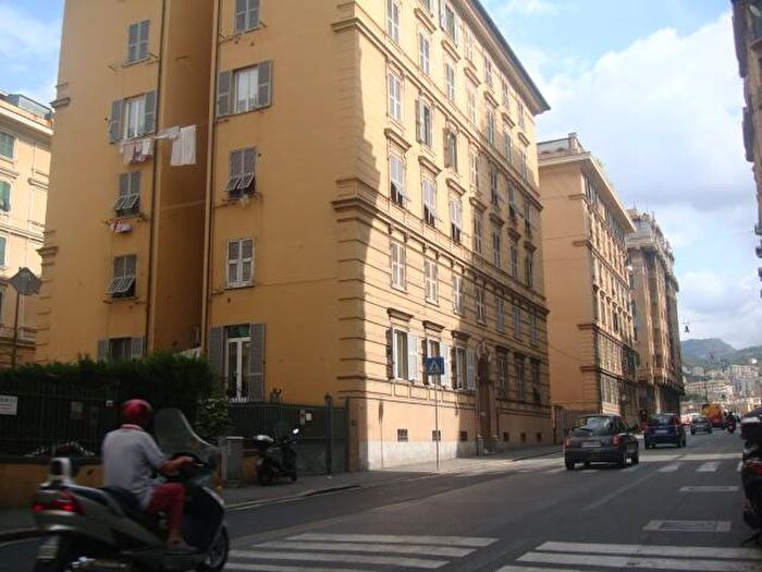 Appartamento trilocale in affitto in Via Montevideo, Foce, Genova
