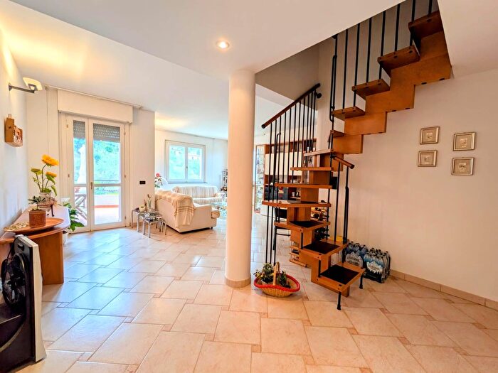 Appartamento con 6 locali in vendita in Via Genova, La Spezia