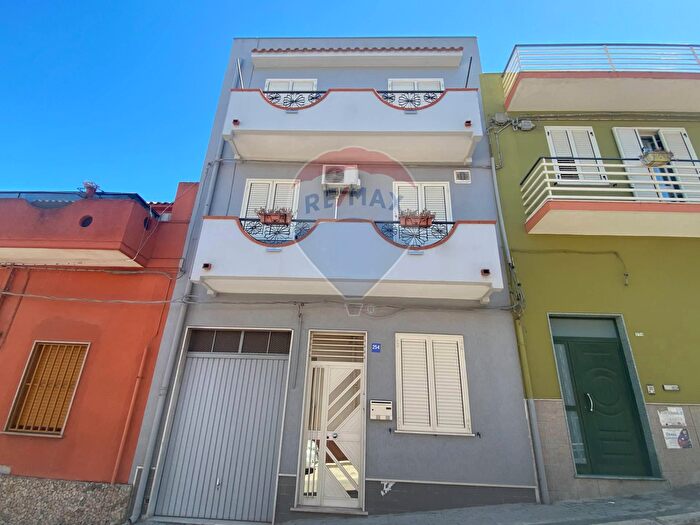 Casa con 10 locali in vendita in Via Francesco De Sanctis, Pachino