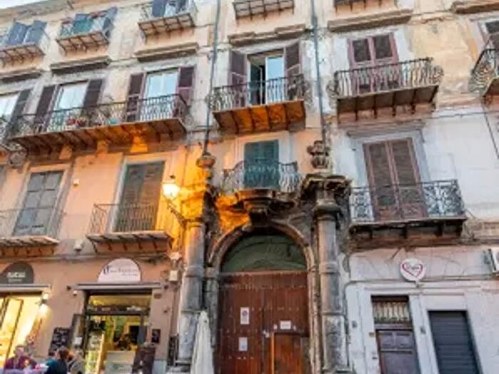 Appartamento quadrilocale in vendita in Via Vittorio Emanuele, Palermo