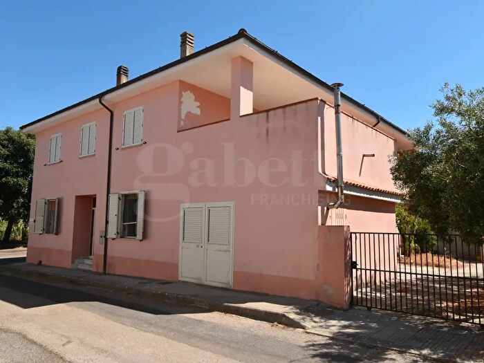 Casa con 7 locali in vendita in Via Risorgimento, Oschiri