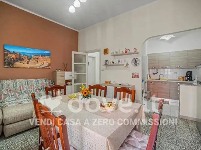 Appartamento trilocale in vendita in Via Teatro Greco, Catania