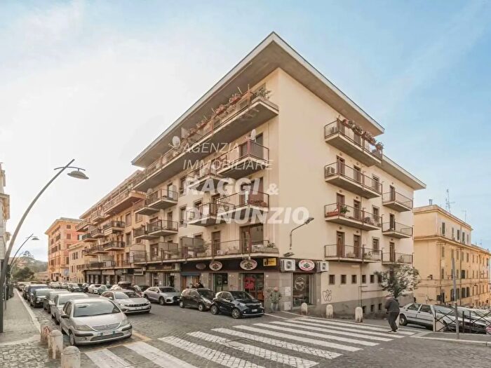 Appartamento con 6 locali in vendita in Felice Ferri, Frascati