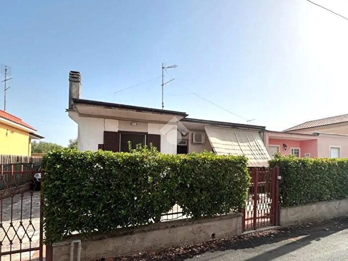 Casa trilocale in vendita in Via Amerigo Vespucci, Cisterna Di Latina