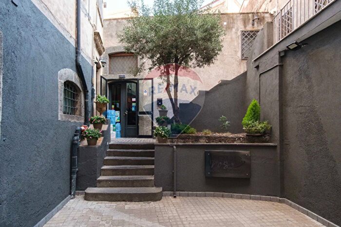 Casa bilocale in vendita in Via Umberto, Bronte