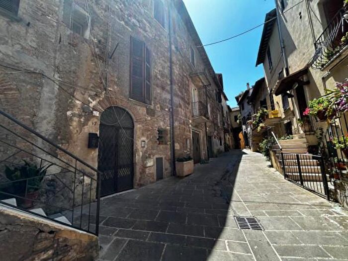 Appartamento quadrilocale in vendita in Via Teverina, Orte