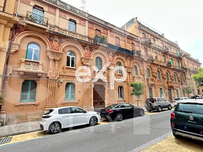 Appartamento con 6 locali in vendita in Via Centonze, Messina