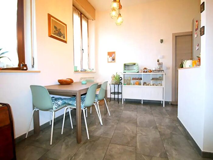 Appartamento trilocale in vendita in Via Enrico Toti, Caronno Pertusella