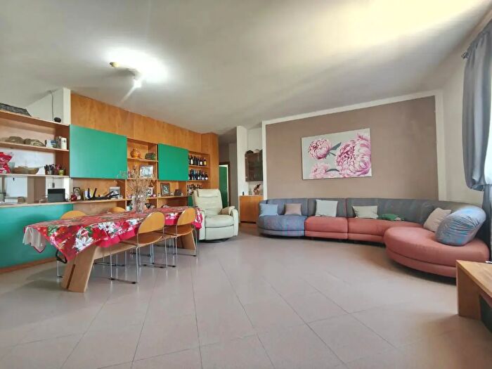 Casa con 7 locali in vendita in Cerreto Guidi