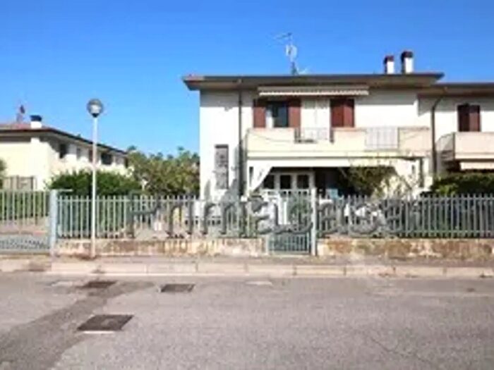 Casa con 5 locali in vendita in Pescantina